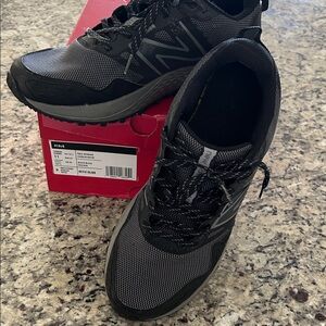 New Balance Men's Black and Gray Running Shoes